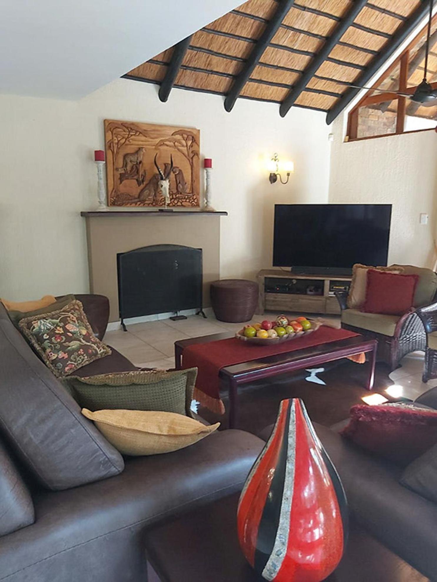 Dreamy 3 Bedroom Villa On The Edge Of The Sabie River In Kruger Park Lodge ヘイジービュー エクステリア 写真