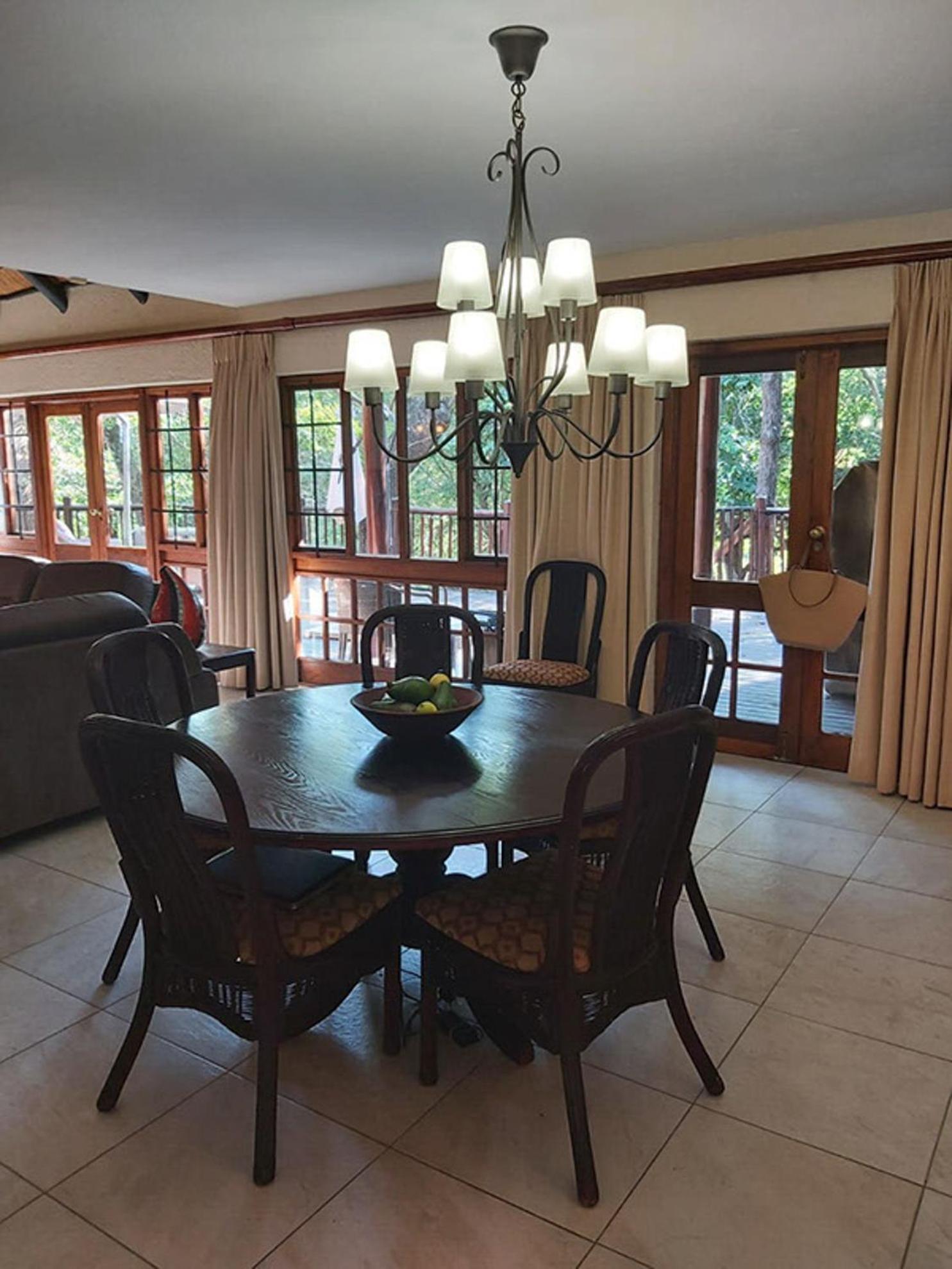 Dreamy 3 Bedroom Villa On The Edge Of The Sabie River In Kruger Park Lodge ヘイジービュー エクステリア 写真