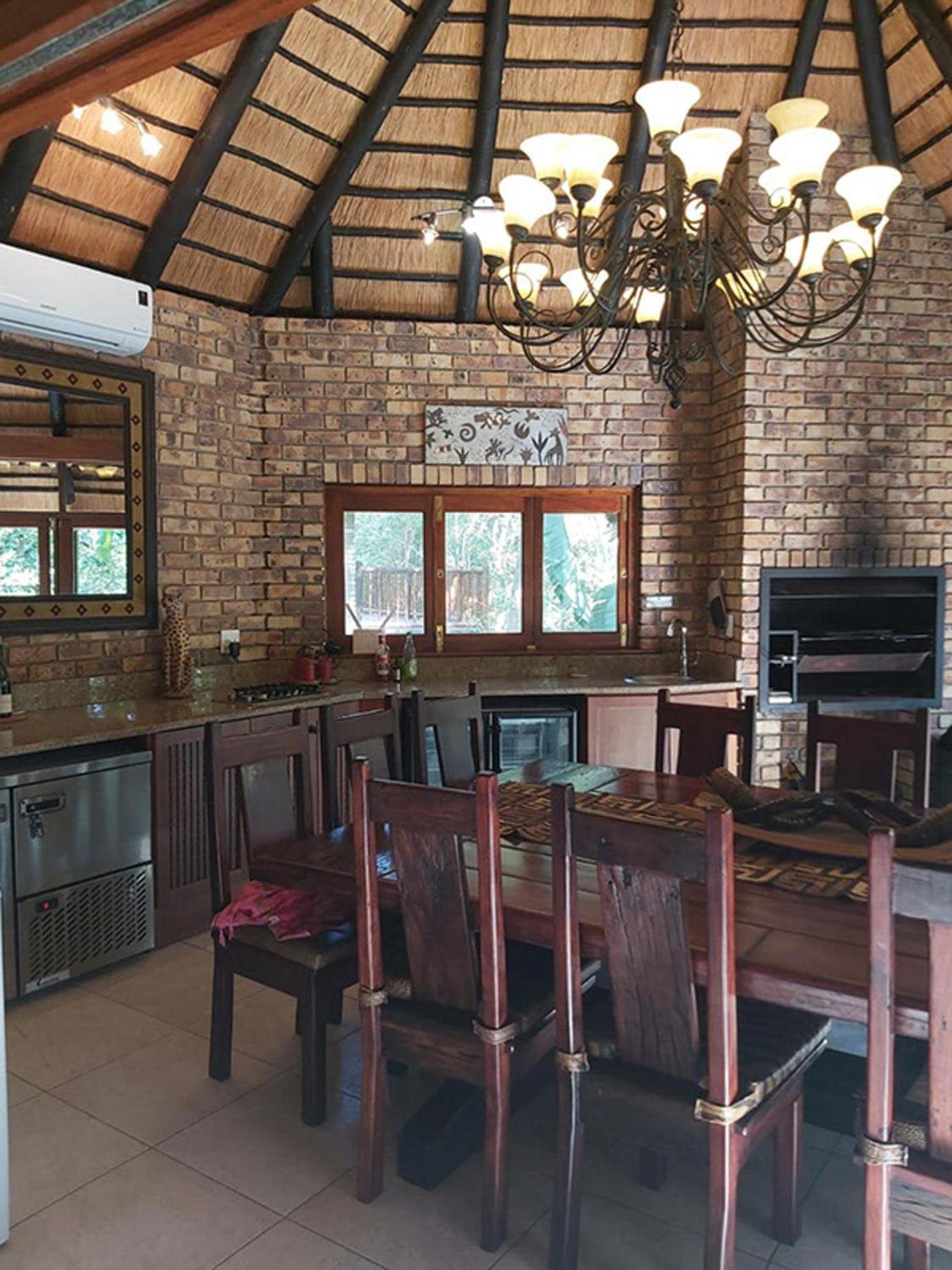 Dreamy 3 Bedroom Villa On The Edge Of The Sabie River In Kruger Park Lodge ヘイジービュー エクステリア 写真