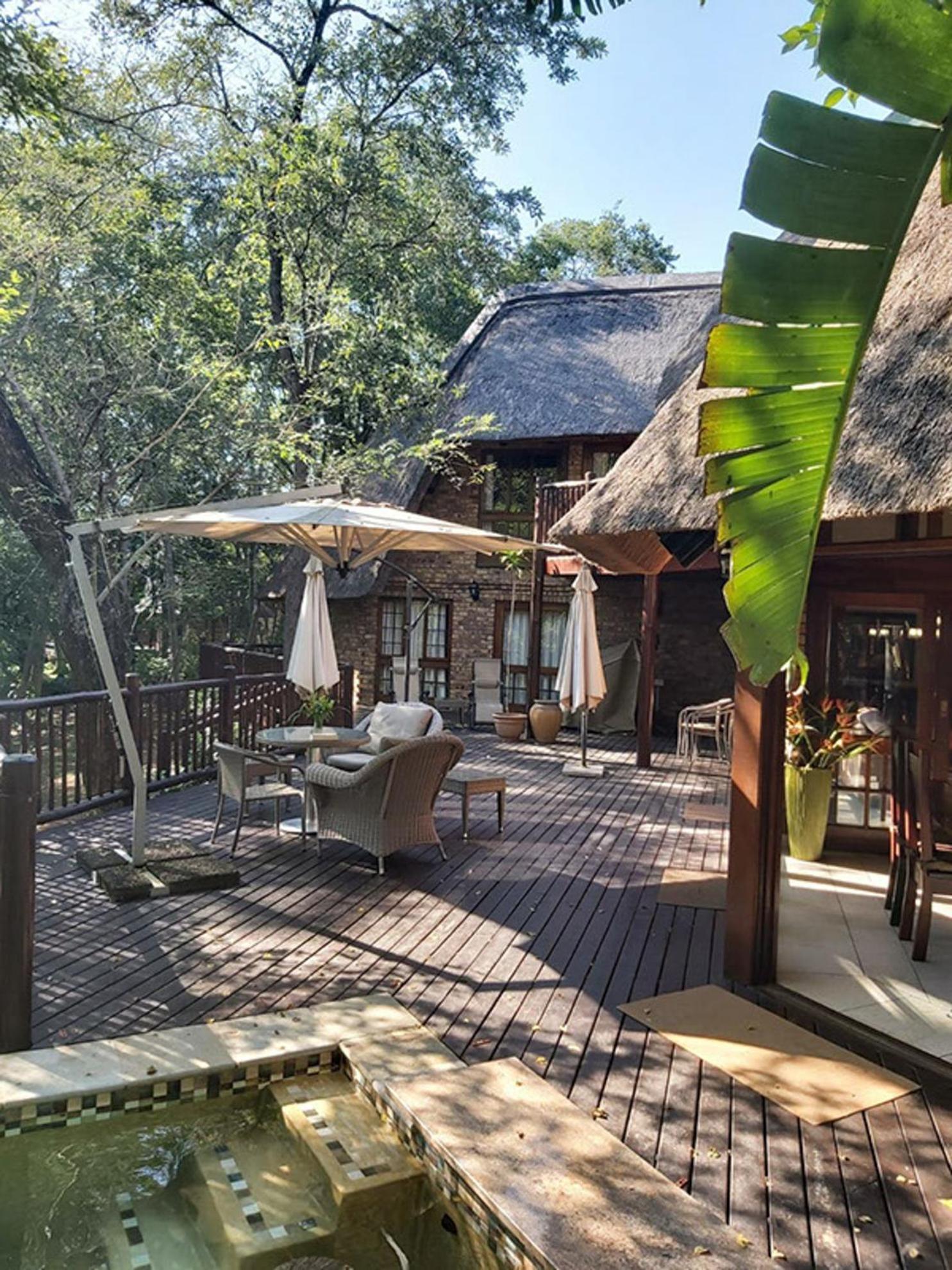 Dreamy 3 Bedroom Villa On The Edge Of The Sabie River In Kruger Park Lodge ヘイジービュー エクステリア 写真