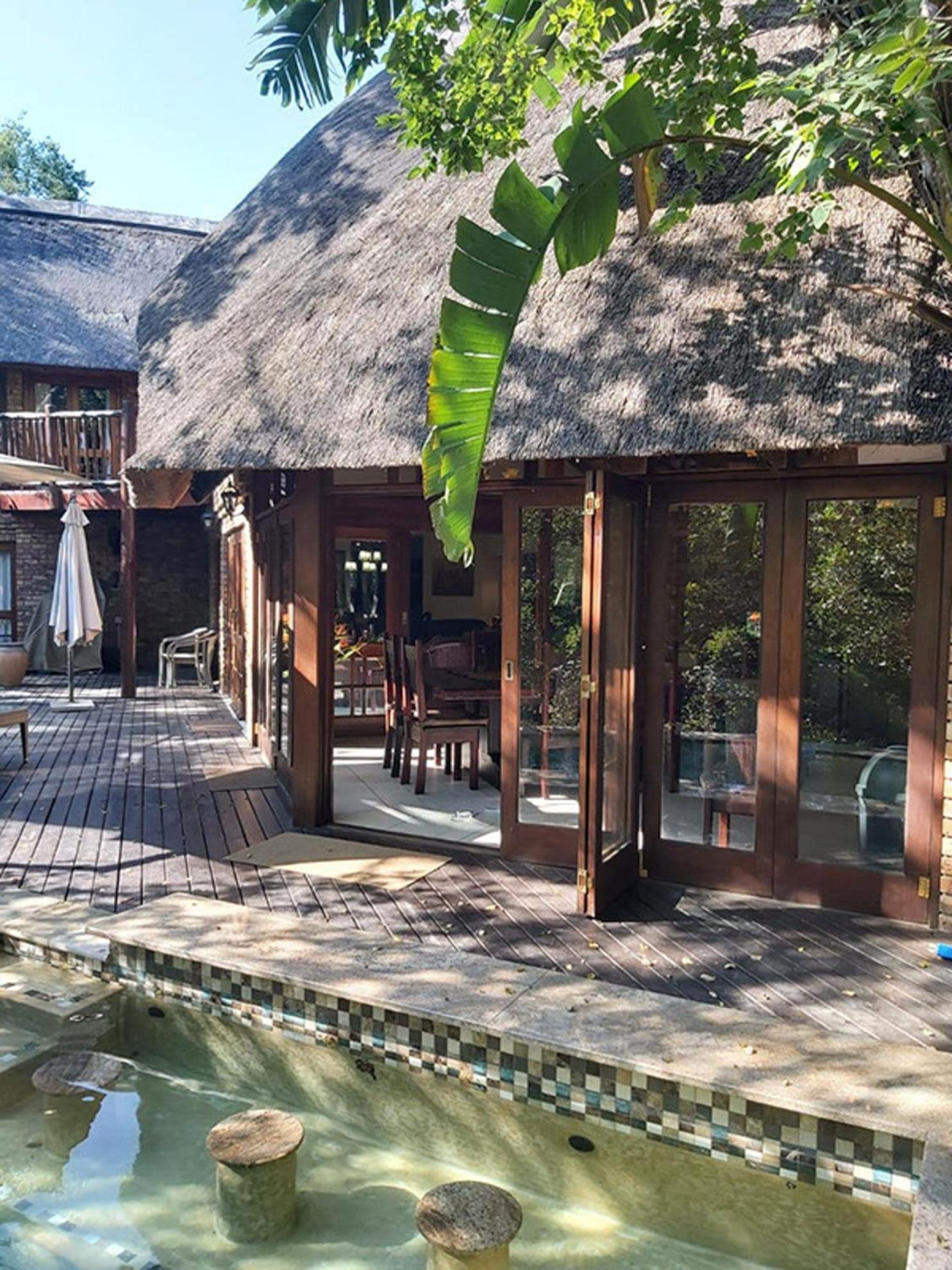 Dreamy 3 Bedroom Villa On The Edge Of The Sabie River In Kruger Park Lodge ヘイジービュー エクステリア 写真