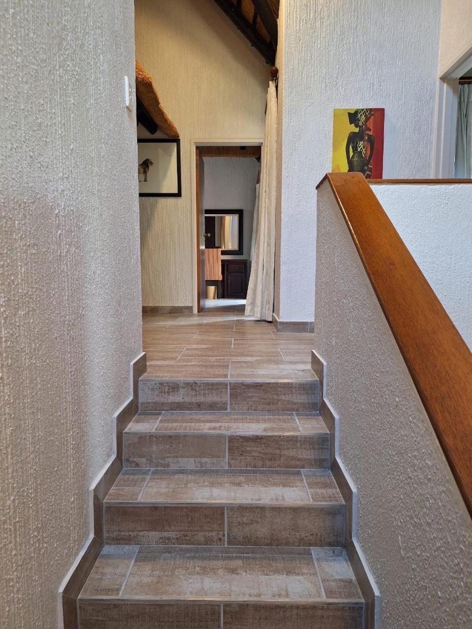 Dreamy 3 Bedroom Villa On The Edge Of The Sabie River In Kruger Park Lodge ヘイジービュー エクステリア 写真