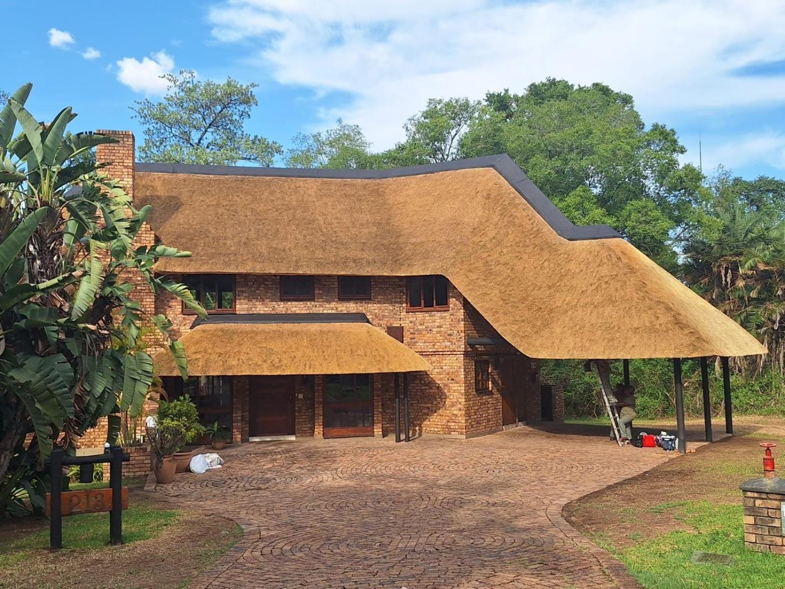 Dreamy 3 Bedroom Villa On The Edge Of The Sabie River In Kruger Park Lodge ヘイジービュー エクステリア 写真